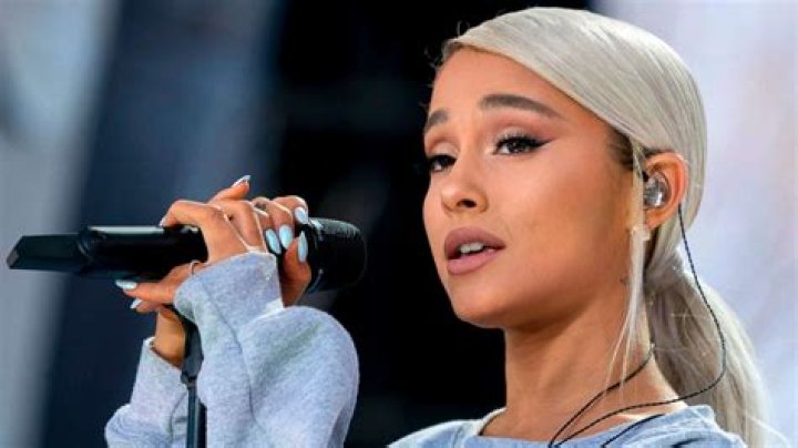 Ariana Grande Shows Off Her Natural Short Curly Hair And Fans Gush Over Her Cuteness