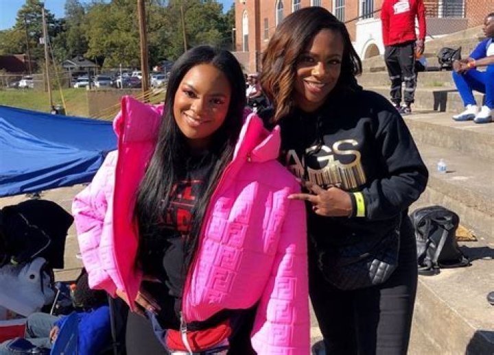 Kandi Burruss’ Latest Fresh Look Mesmerizes Fans – See It Here
