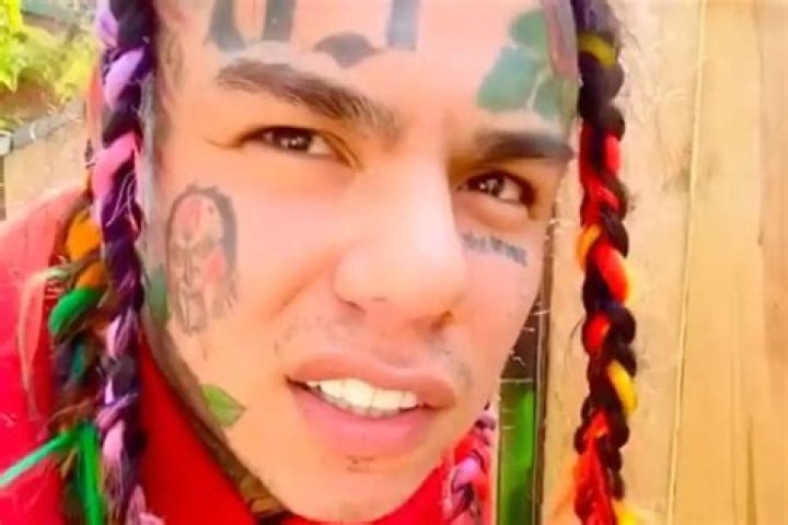 Tekashi 6ix9ine Trolls Lil Reese: “I Seen A Video Of U Sh***en On Yourself” – Then Shares It On Instagram