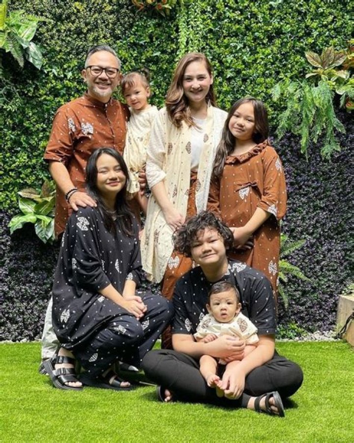 When She Goes Into Labour, Rihanna Will Be Surrounded By Loved Ones At Her £17 Million Barbados Mansion